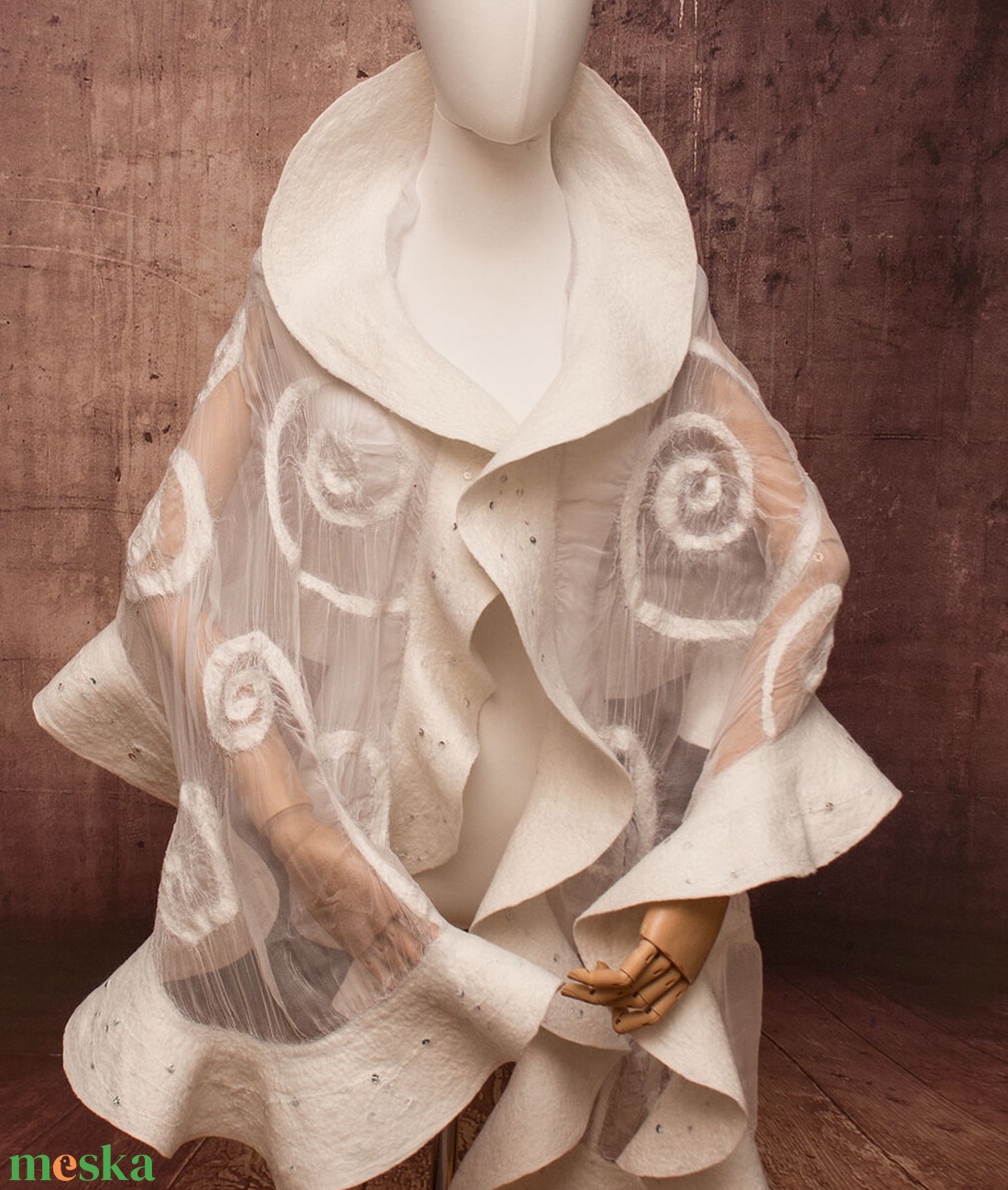 Fehér selyemre muszlinra nemezelt gyapjú stóla esküvőre , alkalomra - ruha & divat - sál, sapka, kendő - sál - Meska.hu