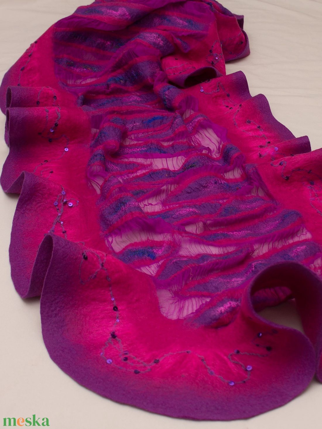 Fukszia  selyemre muszlinra nemezelt gyapjú stóla ,különleges  alkalomra - ruha & divat - sál, sapka, kendő - sál - Meska.hu