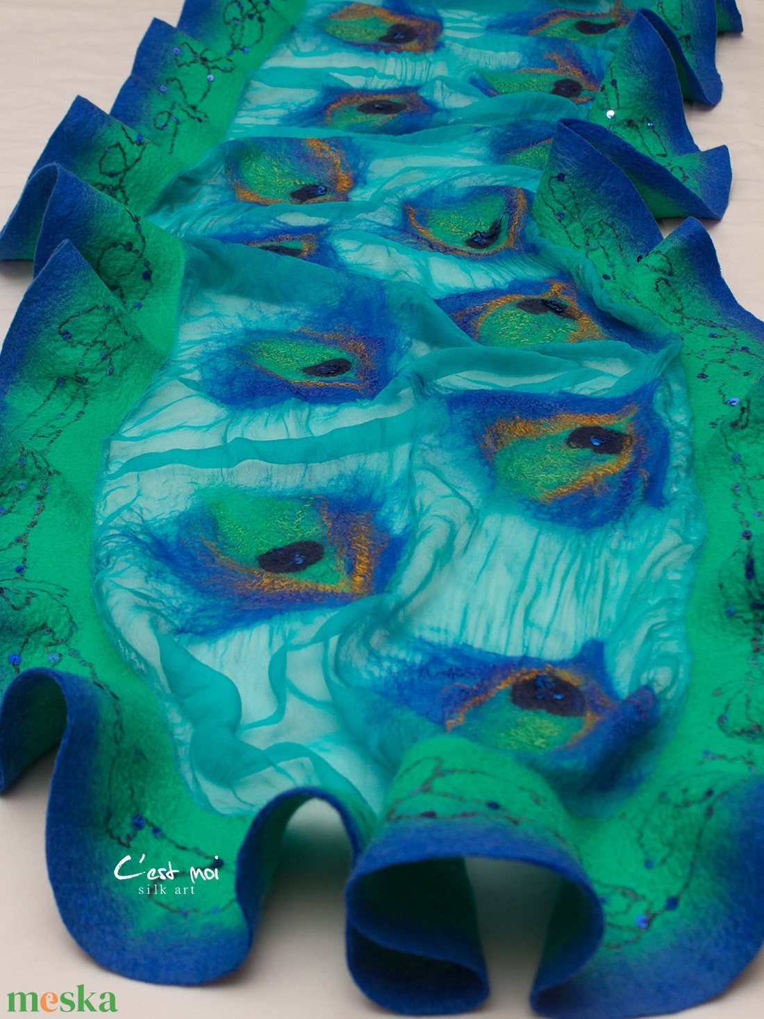 Türkiz pávás  selyemre muszlinra nemezelt gyapjú stóla ,különleges  alkalomra - ruha & divat - sál, sapka, kendő - sál - Meska.hu