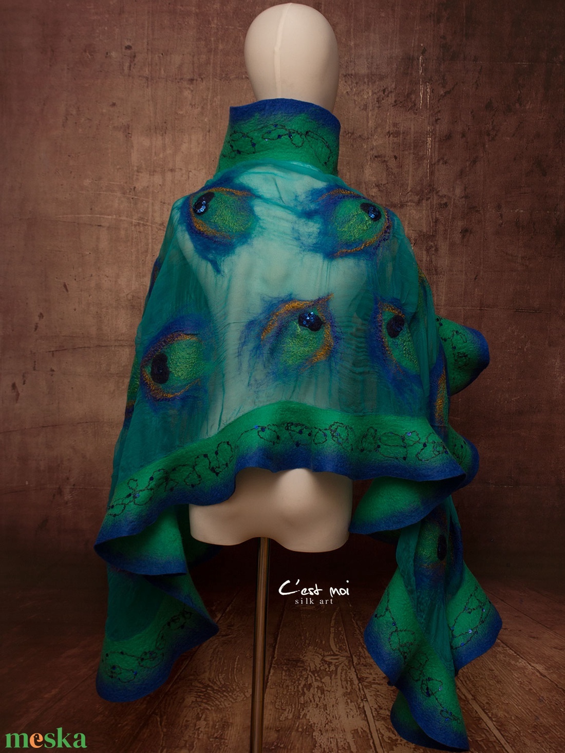 Türkiz pávás  selyemre muszlinra nemezelt gyapjú stóla ,különleges  alkalomra - ruha & divat - sál, sapka, kendő - sál - Meska.hu