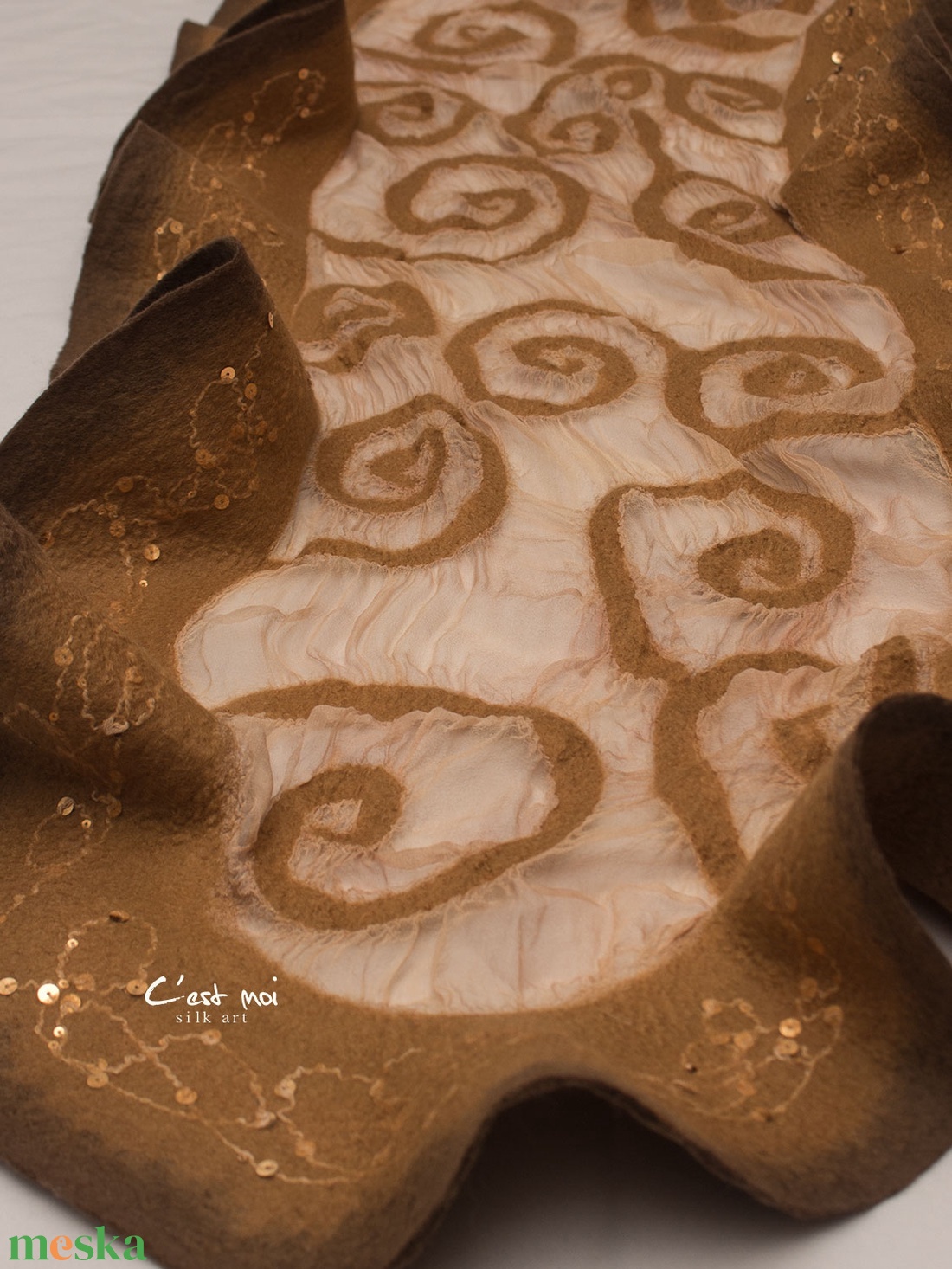 Bézs  selyemre muszlinra nemezelt gyapjú stóla  ,különleges  alkalomra - ruha & divat - sál, sapka, kendő - sál - Meska.hu