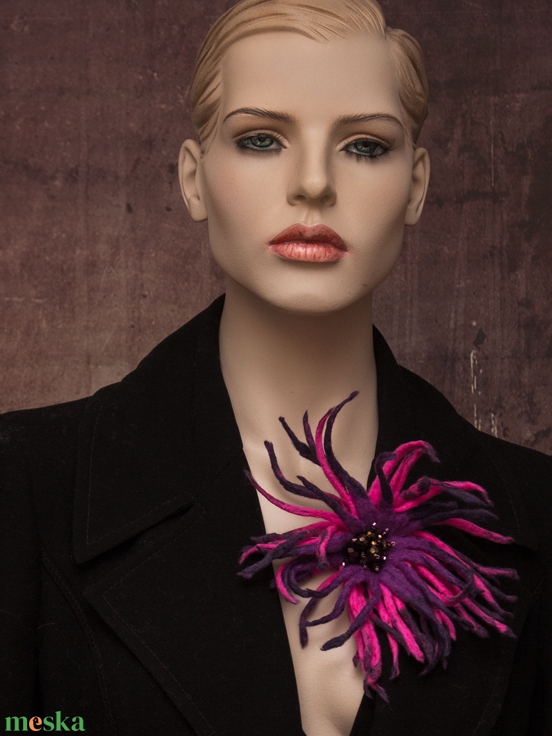 Virág selyemre nemezelt  gyapjú virág kitűző, bross - ékszer - kitűző és bross - Meska.hu