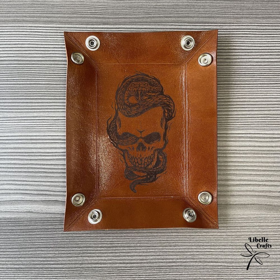 Koponya kígyóval kockadobó tálca - játék & sport - szerepjáték - Meska.hu