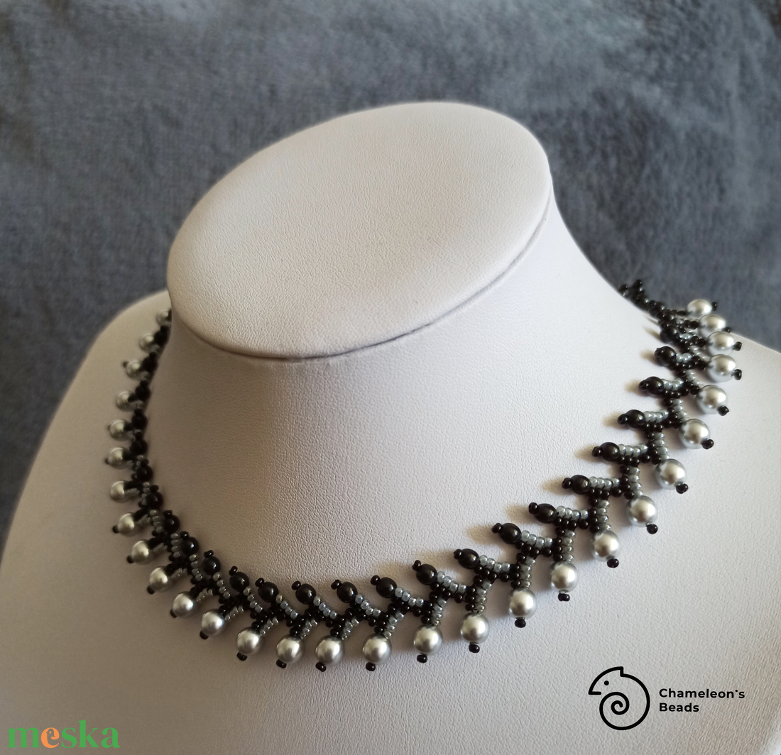 Black and Silver Elegance nyaklánc - ékszer - nyaklánc - gyöngyös nyaklánc - Meska.hu