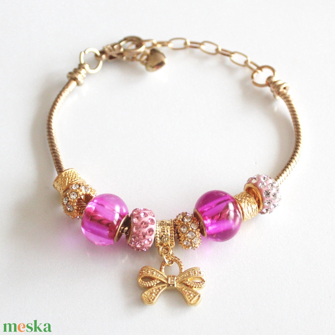 Pink pandora stílusú karkötő arany színű alapon - ékszer - karkötő - charm karkötő - Meska.hu