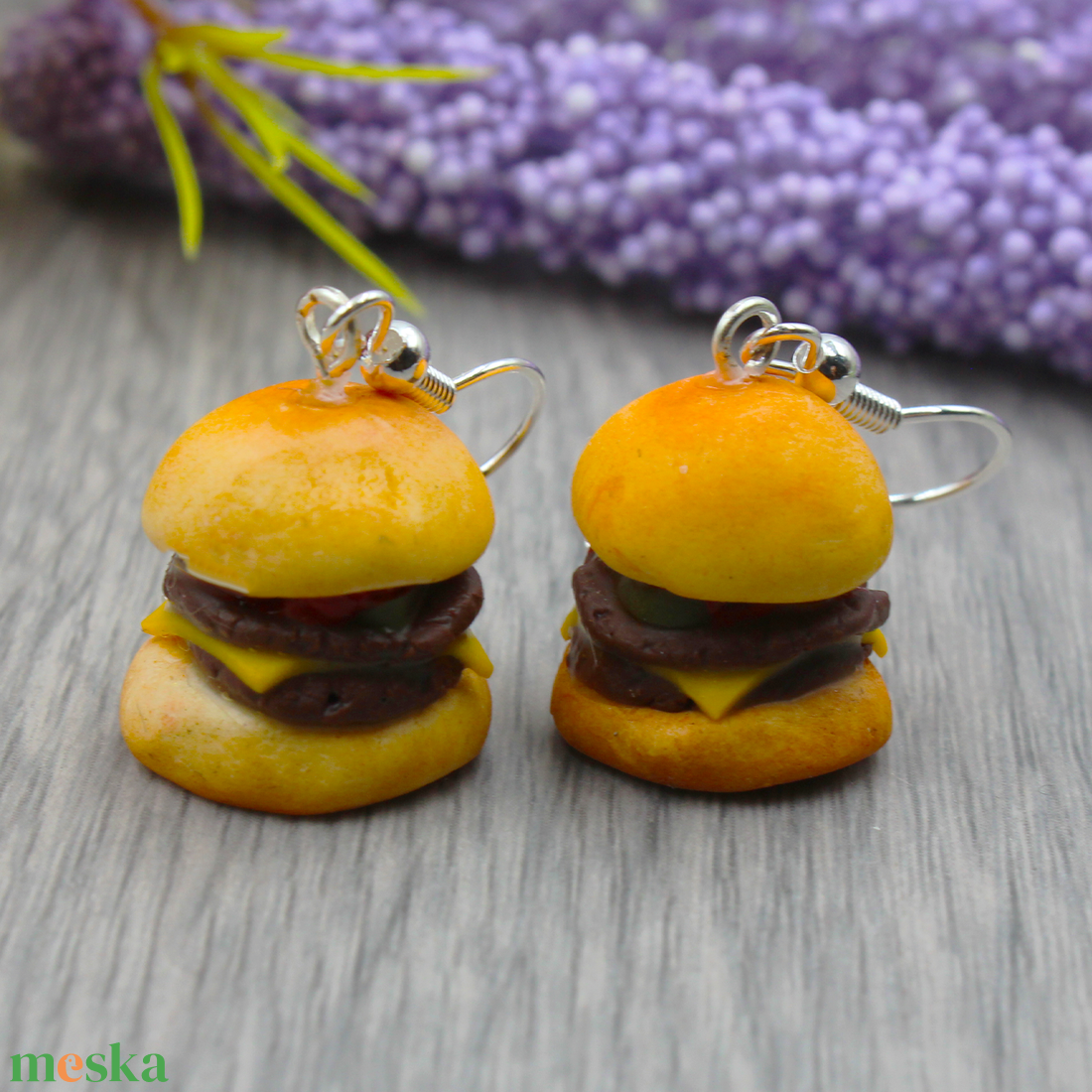Hamburger Fülbevaló Valóósághű Dupla Sajtburger Ékszer Nyaklánc Kulcstartó - ékszer - fülbevaló - lógó fülbevaló - Meska.hu Hamburger Fülbevaló Valóósághű Dupla Sajtburger Ékszer Nyaklánc Kulcstartó - ékszer - fülbevaló - lógó fülbevaló - Meska.hu