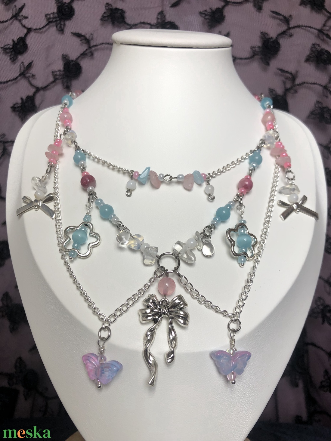 Rózsaszín, kék nyaklánc - ékszer - nyaklánc - gyöngyös nyaklánc - Meska.hu