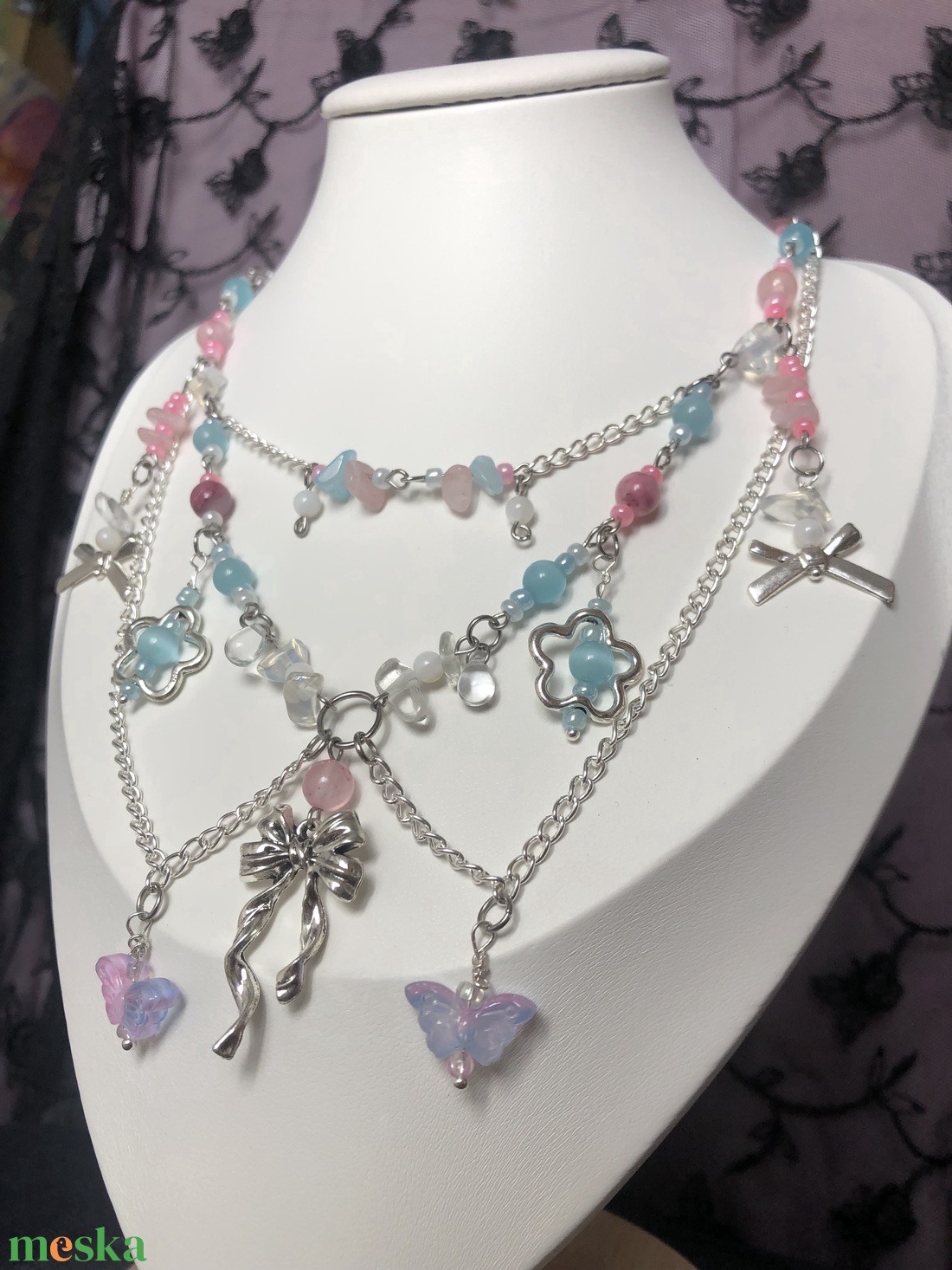 Rózsaszín, kék nyaklánc - ékszer - nyaklánc - gyöngyös nyaklánc - Meska.hu