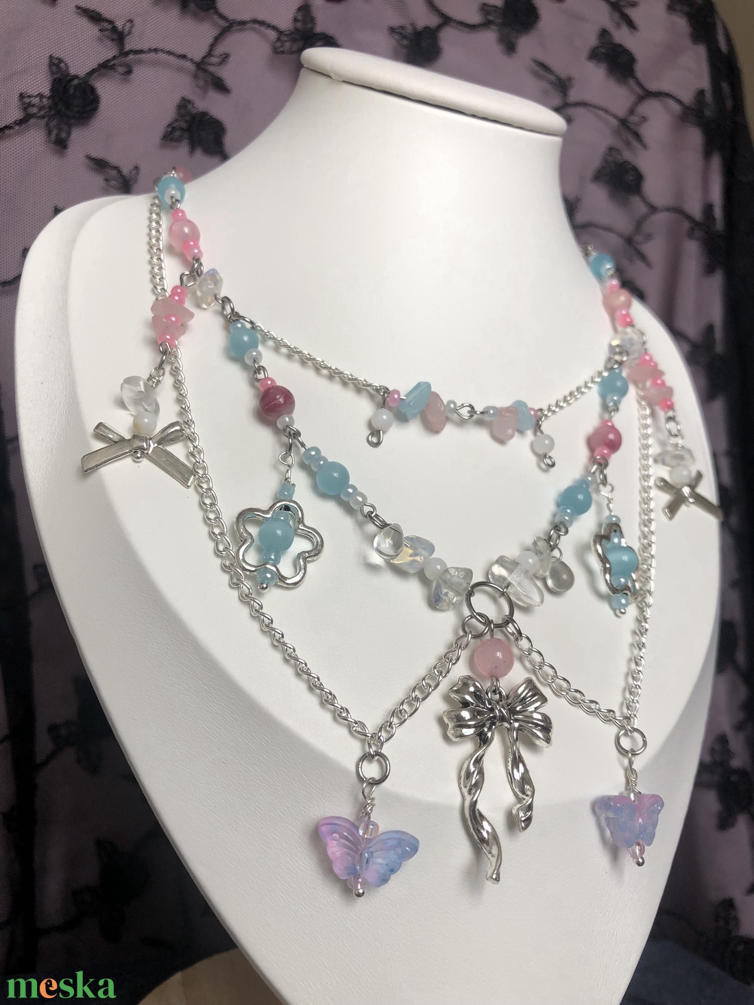 Rózsaszín, kék nyaklánc - ékszer - nyaklánc - gyöngyös nyaklánc - Meska.hu