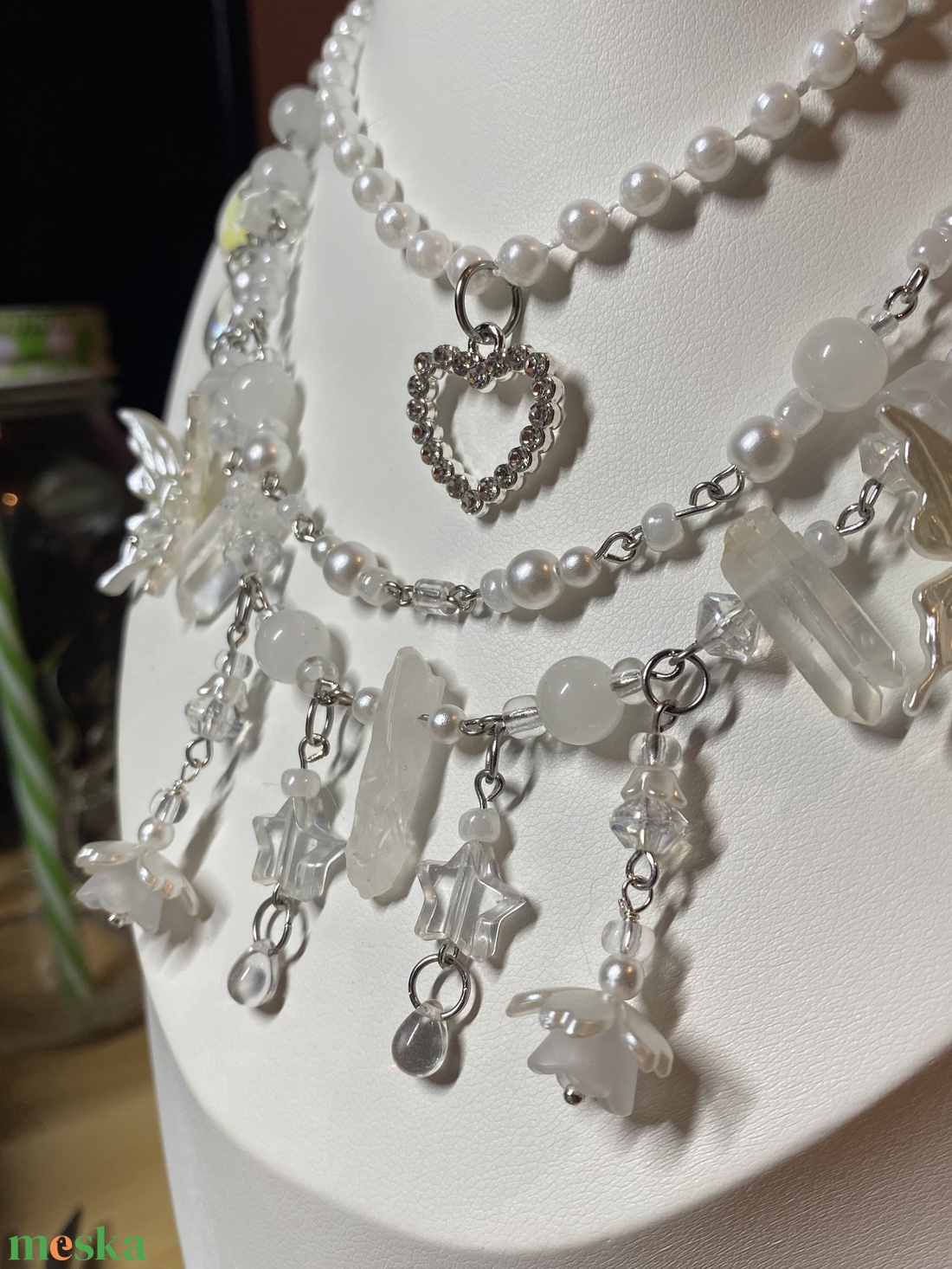 Fehér pillangós nyaklánc - ékszer - nyaklánc - gyöngyös nyaklánc - Meska.hu