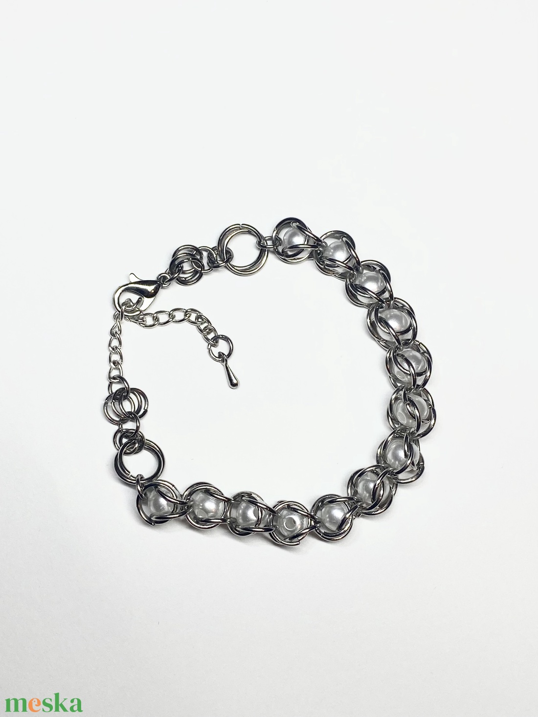 Fehér fémes karkötő - ékszer - karkötő - gyöngyös karkötő - Meska.hu