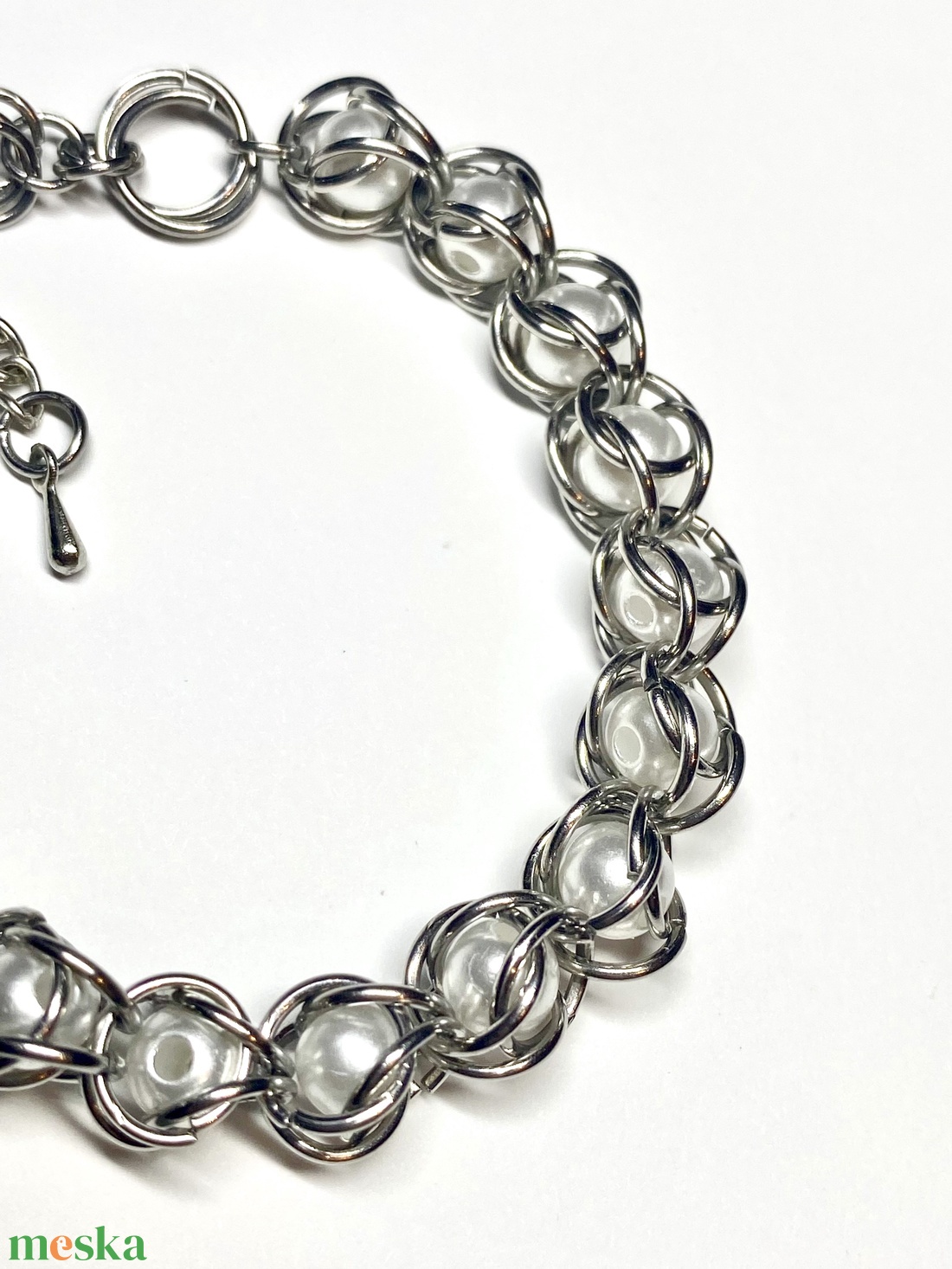Fehér fémes karkötő - ékszer - karkötő - gyöngyös karkötő - Meska.hu
