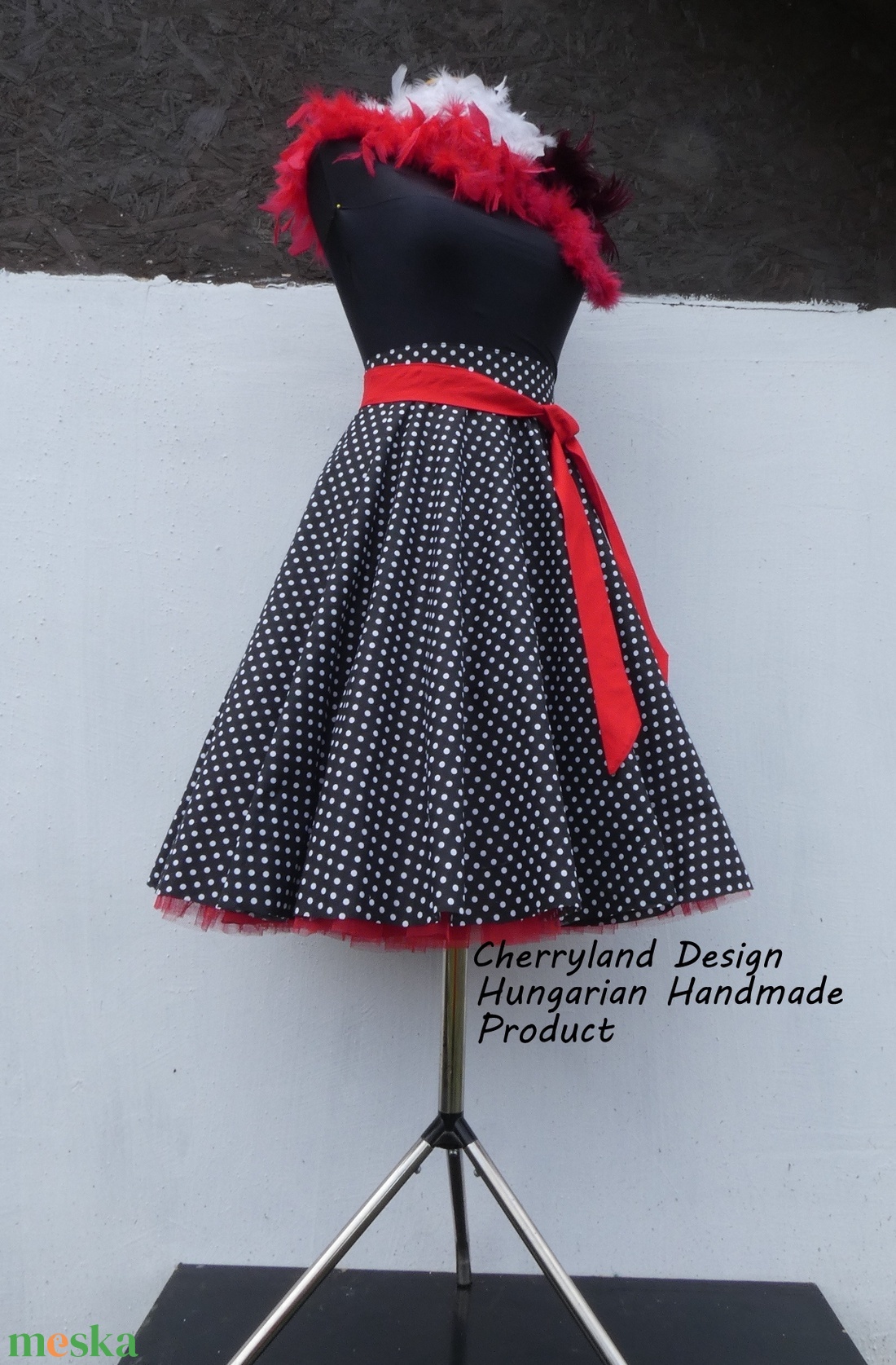 Cherryland Design Fekete-Fehér pöttyös rockabilly szoknya./Alsószoknyával - ruha & divat - női ruha - szoknya - Meska.hu Cherryland Design Fekete-Fehér pöttyös rockabilly szoknya./Alsószoknyával - ruha & divat - női ruha - szoknya - Meska.hu