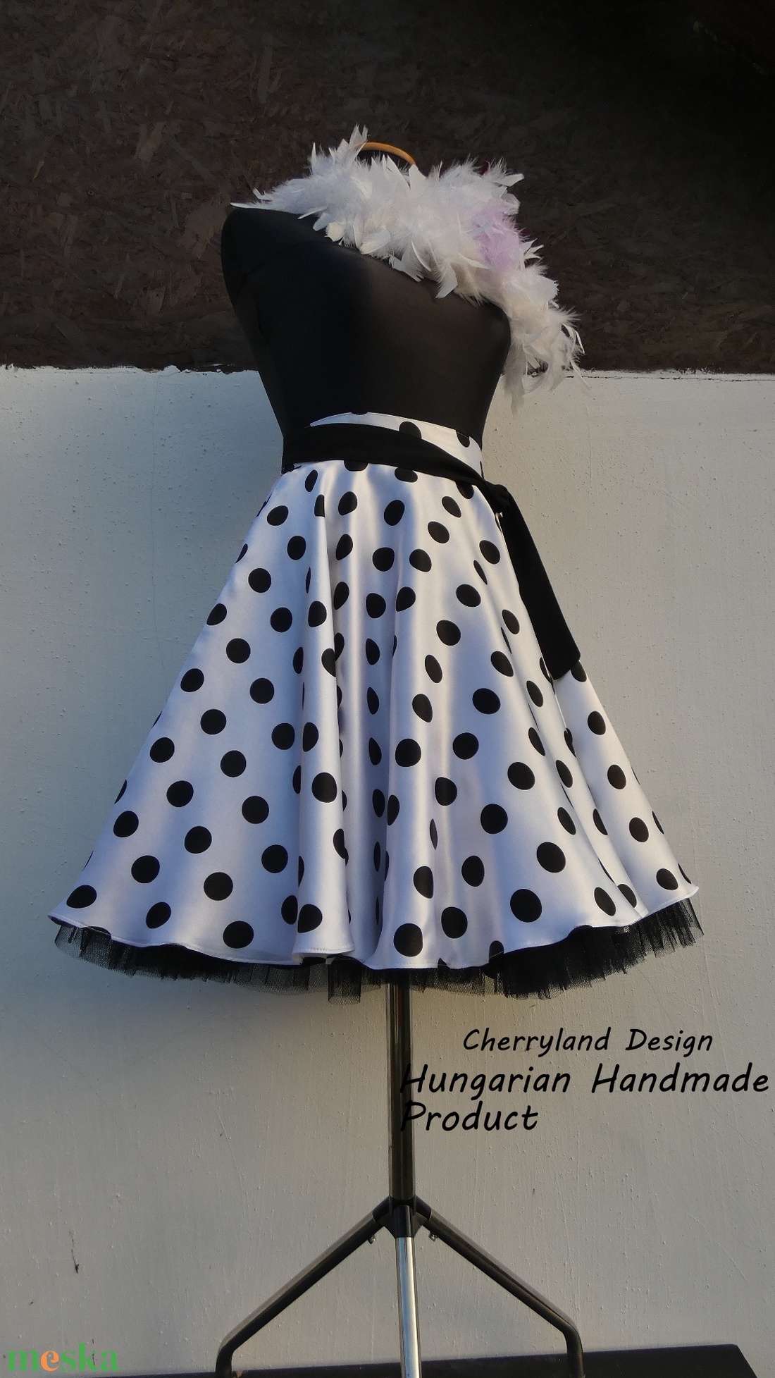 Cherryland Design Fehér alapon fekete pöttyös rockabilly szoknya. - ruha & divat - női ruha - szoknya - Meska.hu