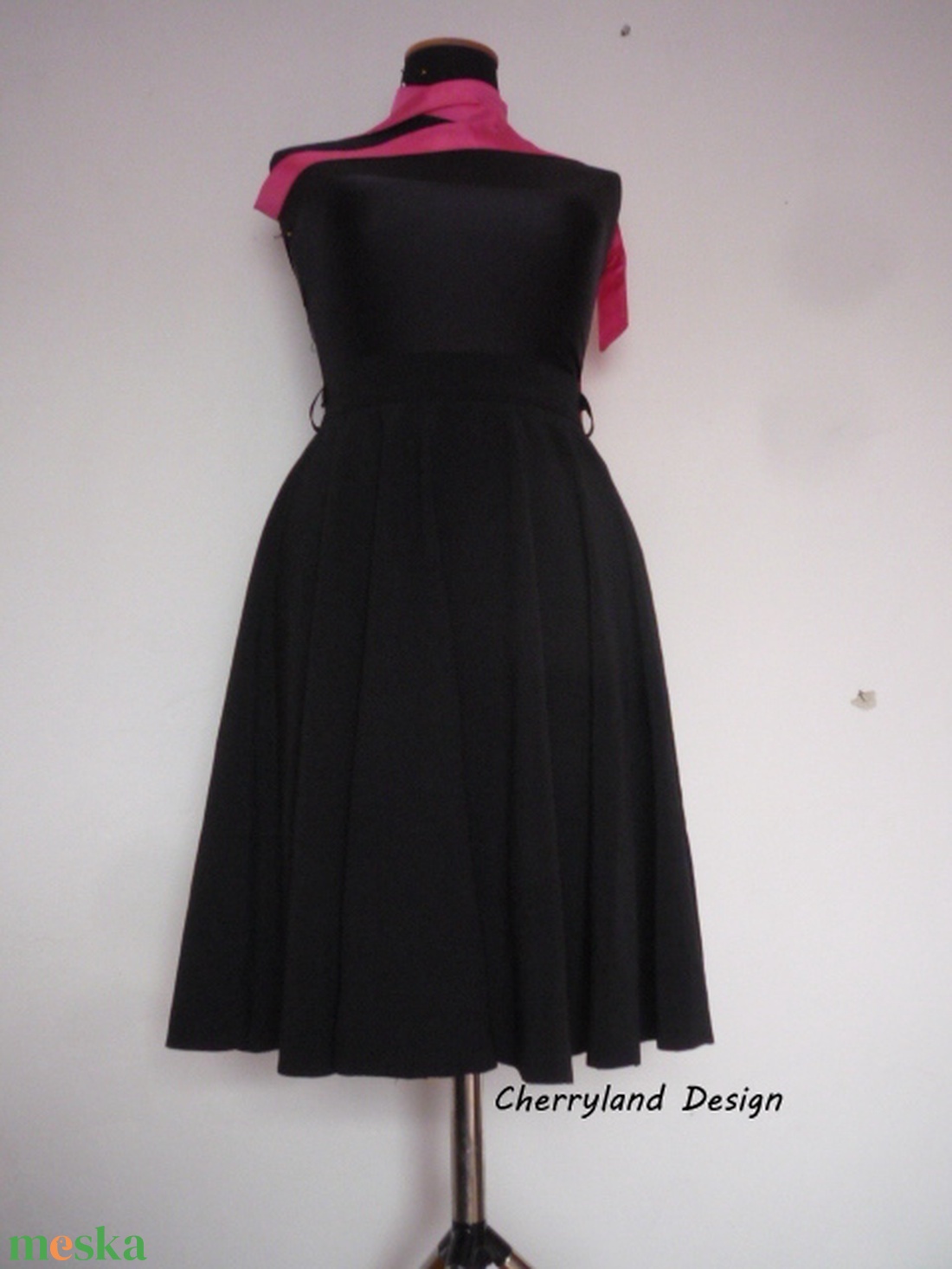 Cherryland Design Fekete Nehézselyem szoknya. - ruha & divat - női ruha - szoknya - Meska.hu Cherryland Design Fekete Nehézselyem szoknya. - ruha & divat - női ruha - szoknya - Meska.hu