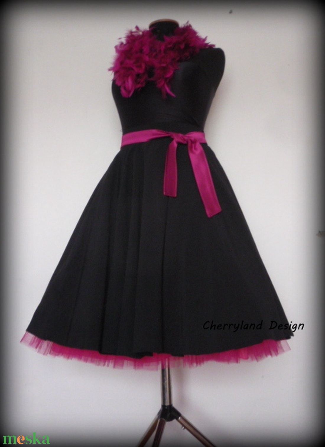 Cherryland Design Fekete Nehézselyem szoknya alsószoknyával.. - ruha & divat - női ruha - szoknya - Meska.hu Cherryland Design Fekete Nehézselyem szoknya alsószoknyával.. - ruha & divat - női ruha - szoknya - Meska.hu