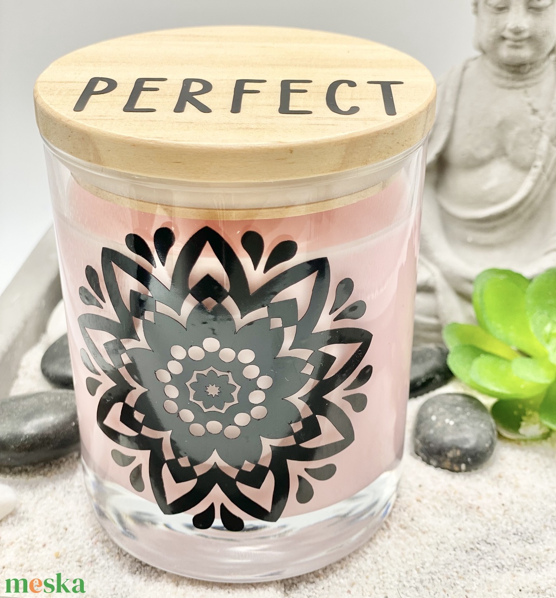 Perfect parfüm illatú gyertya mandalával díszített üvegben - otthon & lakás - gyertya, illat, aroma - gyertya - Meska.hu