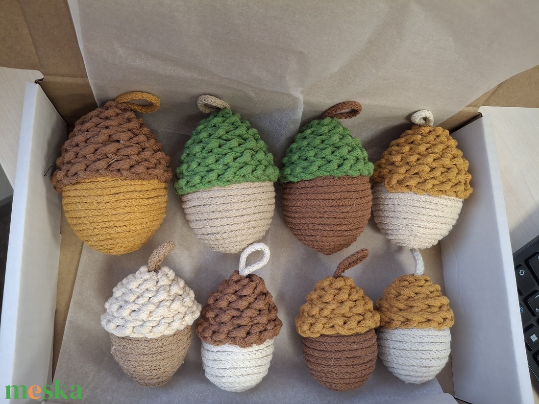 Horgolt makk dekoráció - otthon & életmód - dekoráció - asztal és polc dekoráció - asztaldísz - Meska.hu