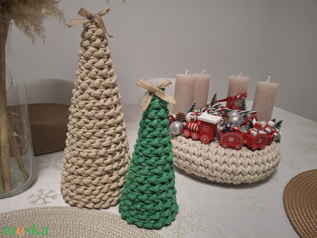 Horgolt karácsonyfa asztali dísz - karácsony - karácsonyi lakásdekoráció - ünnepi asztaldekoráció - Meska.hu