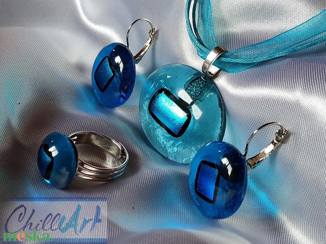 Türkizkék tenger üvegékszer medál és fülbevaló szett gyűrűvel - ékszer - ékszerszett - Meska.hu