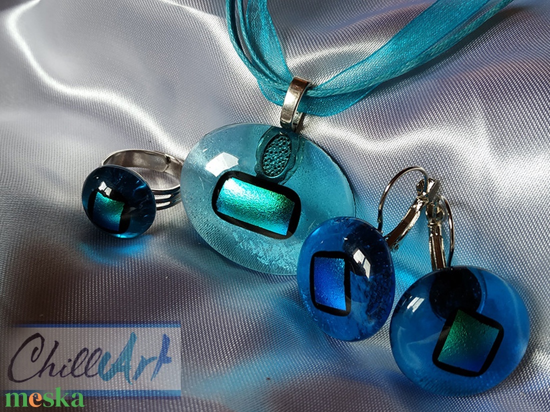 Türkizkék tenger üvegékszer medál és fülbevaló szett gyűrűvel - ékszer - ékszerszett - Meska.hu