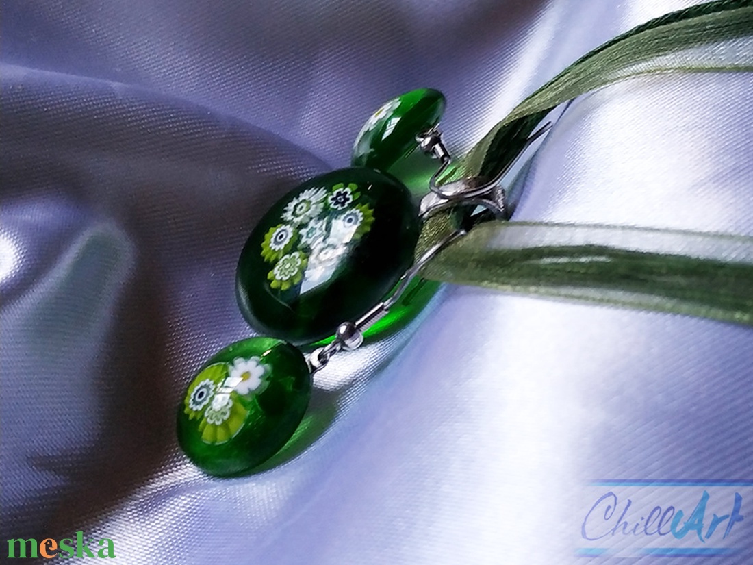 Zöld - fehér virágcsokor ékszerszett- Millefiori virágos nyakék fülbevalóval - ékszer - ékszerszett - Meska.hu