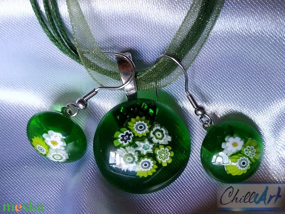 Zöld - fehér virágcsokor ékszerszett- Millefiori virágos nyakék fülbevalóval - ékszer - ékszerszett - Meska.hu