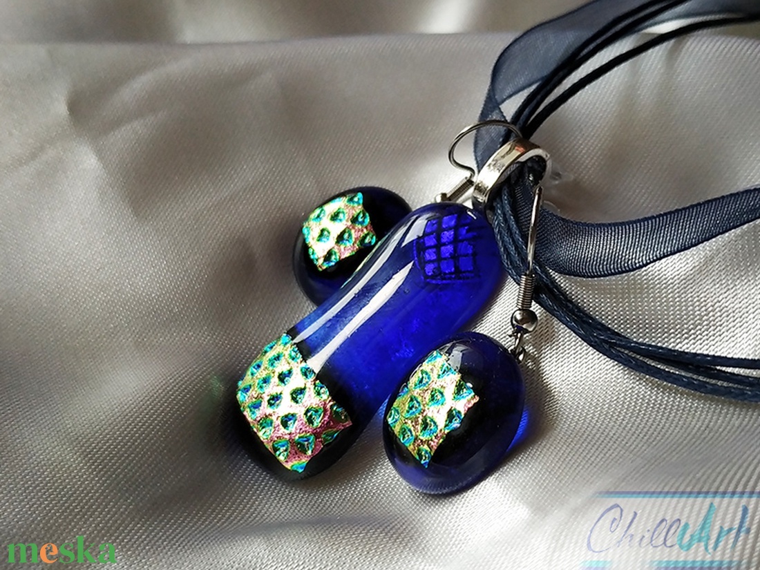 Királykék karácsonyfadíszek - átlátszó ékszerüveg medál és lógós fülbevaló - ékszer - ékszerszett - Meska.hu