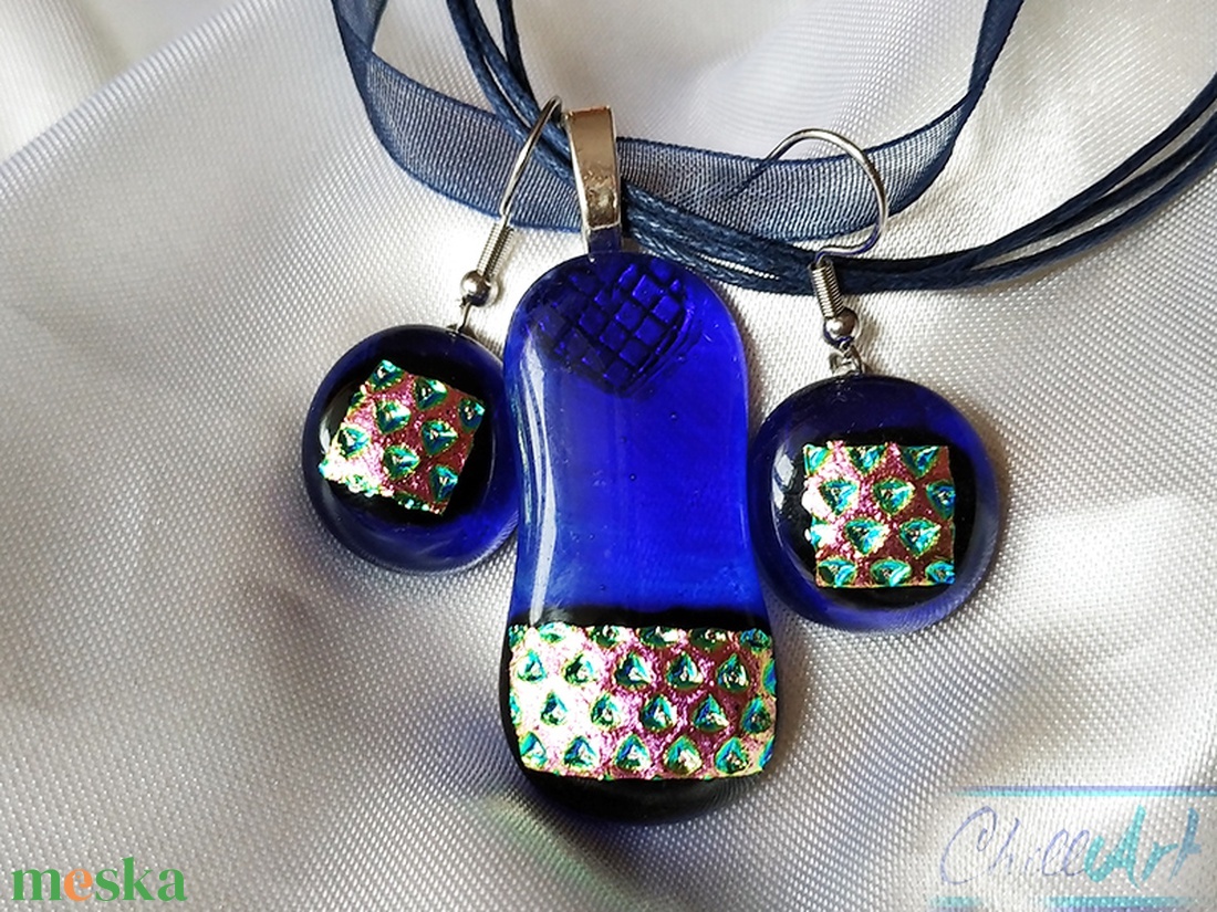 Királykék karácsonyfadíszek - átlátszó ékszerüveg medál és lógós fülbevaló - ékszer - ékszerszett - Meska.hu