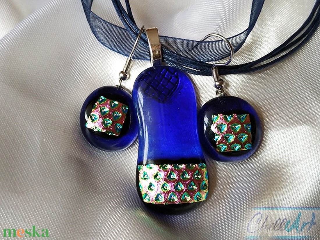 Királykék karácsonyfadíszek - átlátszó ékszerüveg medál és lógós fülbevaló - ékszer - ékszerszett - Meska.hu