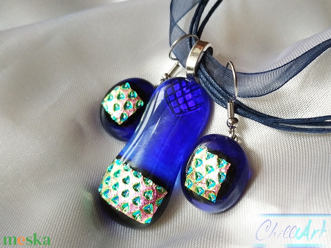 Királykék karácsonyfadíszek - átlátszó ékszerüveg medál és lógós fülbevaló - ékszer - ékszerszett - Meska.hu