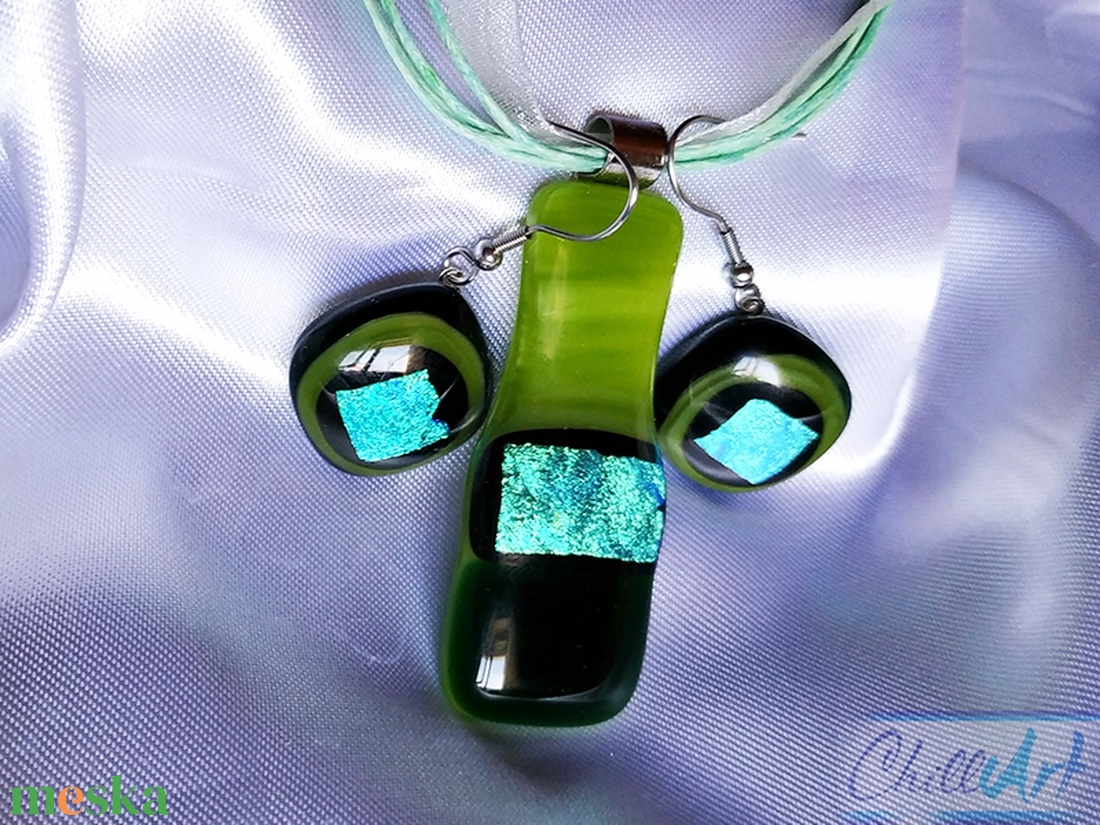 Alpesi táj tengerszemmel - üvegékszer medál és fülbevaló szett  - ékszer - ékszerszett - Meska.hu