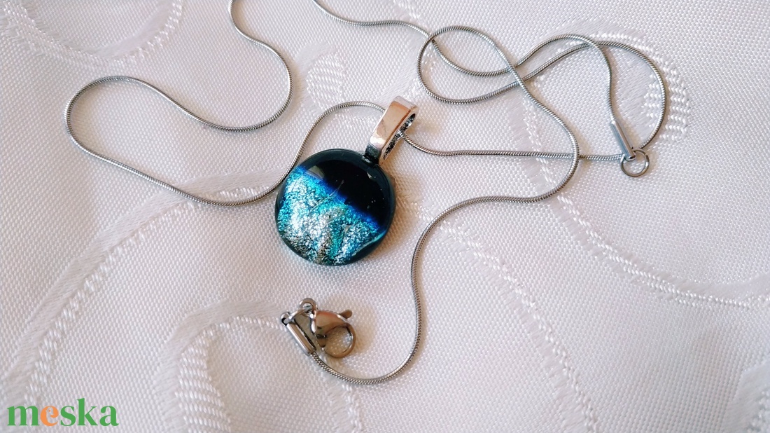 Ezüst tó kincse - kis méretű dichroic üvegékszer medál - ékszer - nyaklánc - medálos nyaklánc - Meska.hu