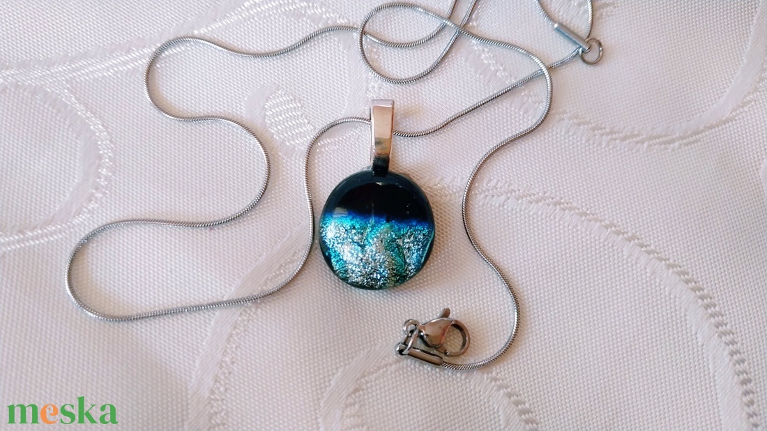Ezüst tó kincse - kis méretű dichroic üvegékszer medál - ékszer - nyaklánc - medálos nyaklánc - Meska.hu