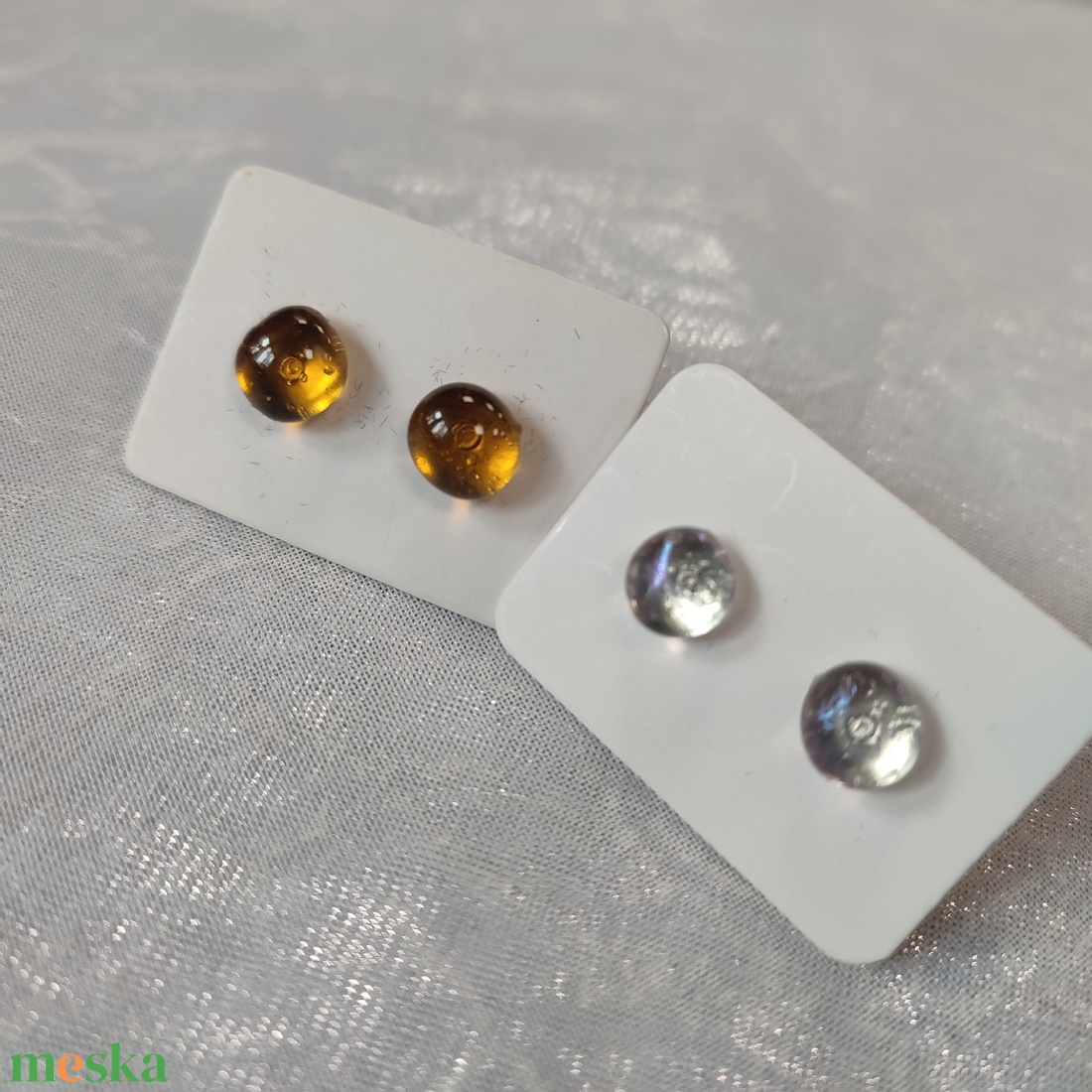 Ezüst és arany antiallergén üvegékszer pötty fülik - ékszer - fülbevaló - pötty fülbevaló - Meska.hu