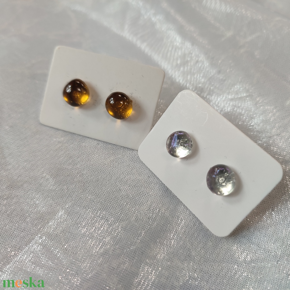 Ezüst és arany antiallergén üvegékszer pötty fülik - ékszer - fülbevaló - pötty fülbevaló - Meska.hu