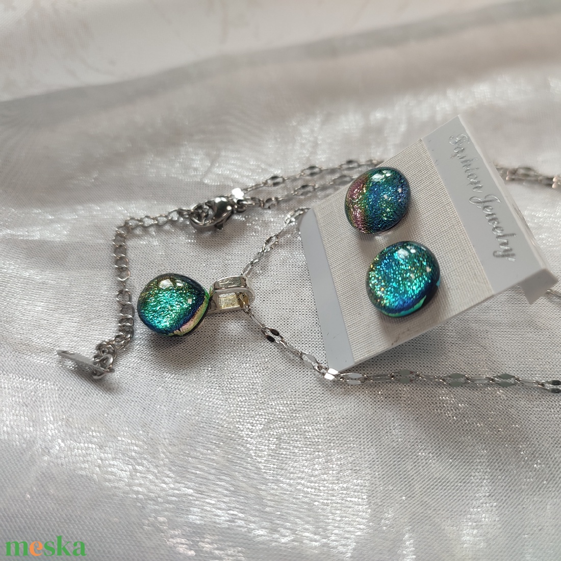 Pici zöldeskék dichroic antiallergén üvegékszer csatos füli és medál  - ékszer - ékszerszett - Meska.hu
