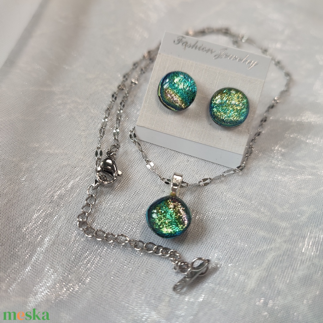 Pici zöldeskék dichroic antiallergén üvegékszer csatos füli és medál  - ékszer - ékszerszett - Meska.hu