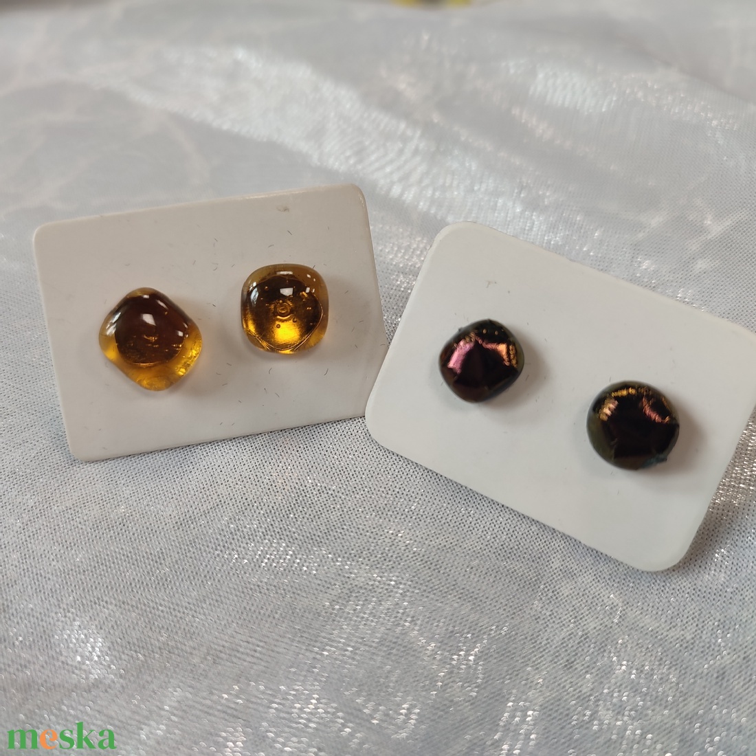 Bordó és arany antiallergén üvegékszer pötty fülik - ékszer - fülbevaló - pötty fülbevaló - Meska.hu