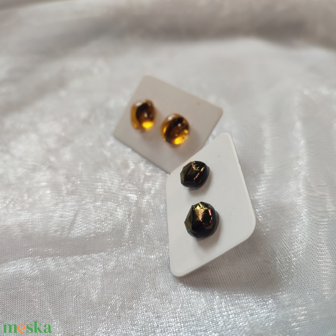 Bordó és arany antiallergén üvegékszer pötty fülik - ékszer - fülbevaló - pötty fülbevaló - Meska.hu