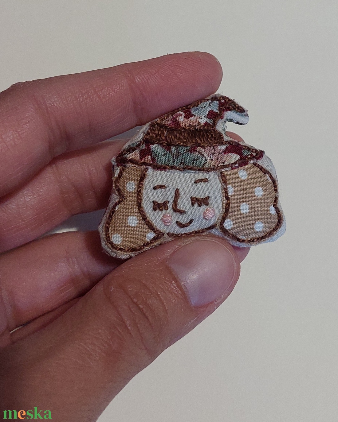 Boszorkány hímzett textil bross, kitűző - ékszer - kitűző és bross - Meska.hu