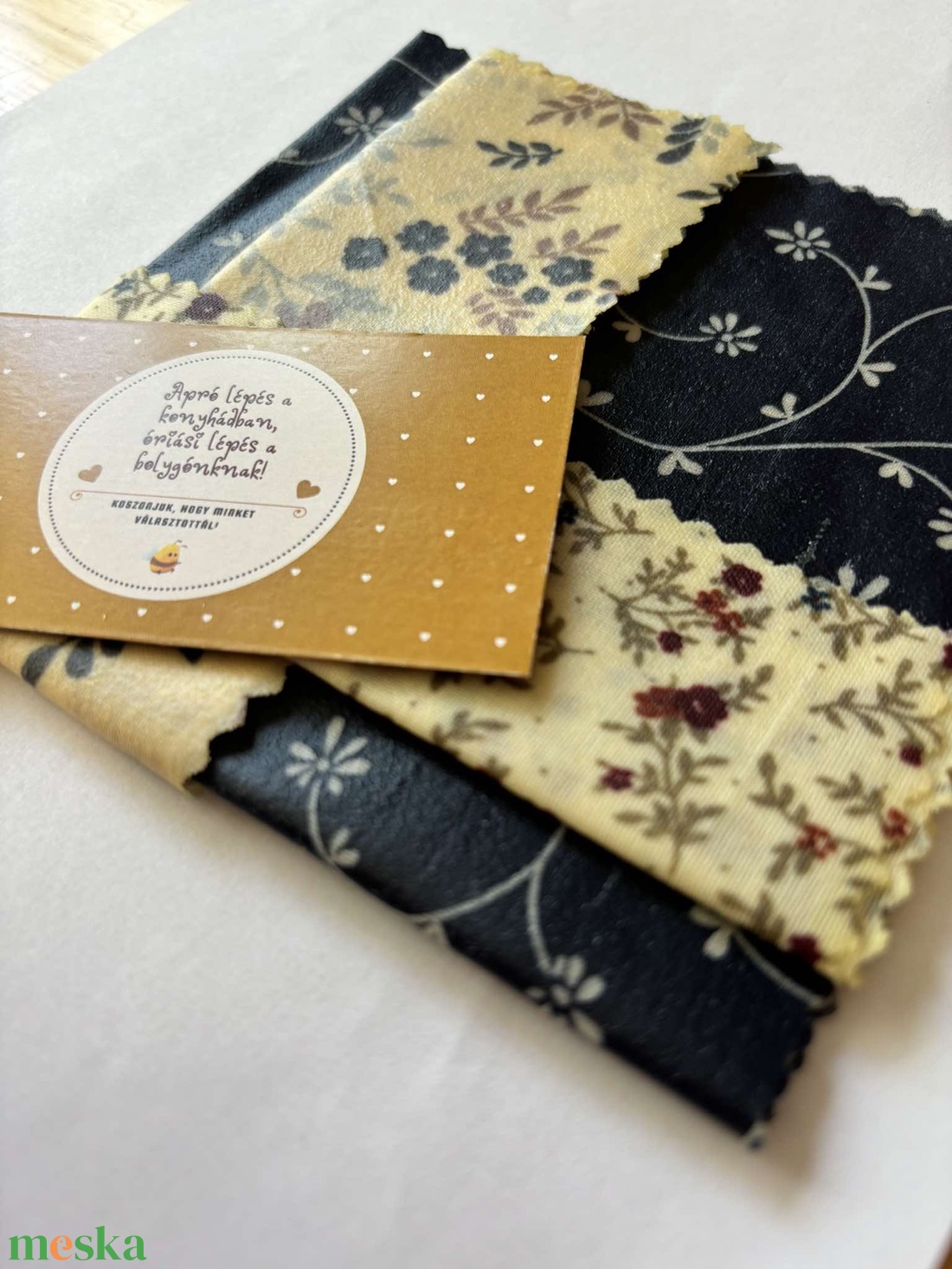Éji Zümm Méhviasz kendő - otthon & életmód - konyhafelszerelés, tálalás - konyhai textil - szalvéta - Meska.hu Éji Zümm Méhviasz kendő - otthon & életmód - konyhafelszerelés, tálalás - konyhai textil - szalvéta - Meska.hu