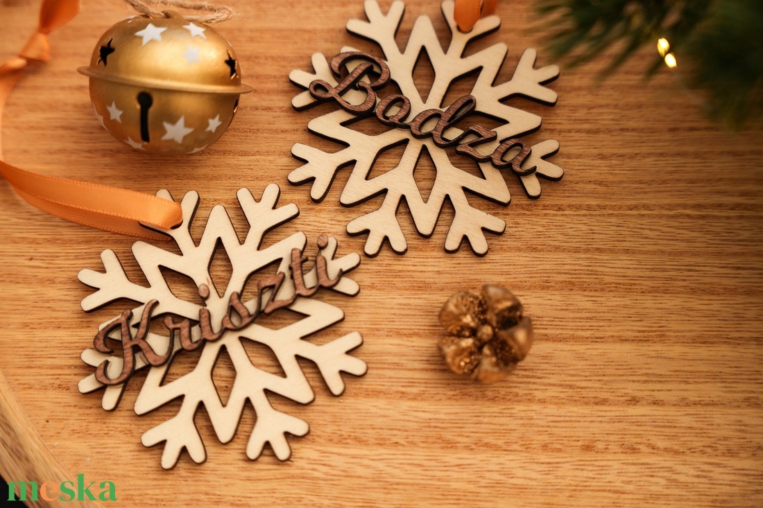 Egyedi névvel feliratozható/gravírozható, személyre szabható karácsonyfadísz, hópehely - karácsony - karácsonyi lakásdekoráció - karácsonyfadíszek - Meska.hu