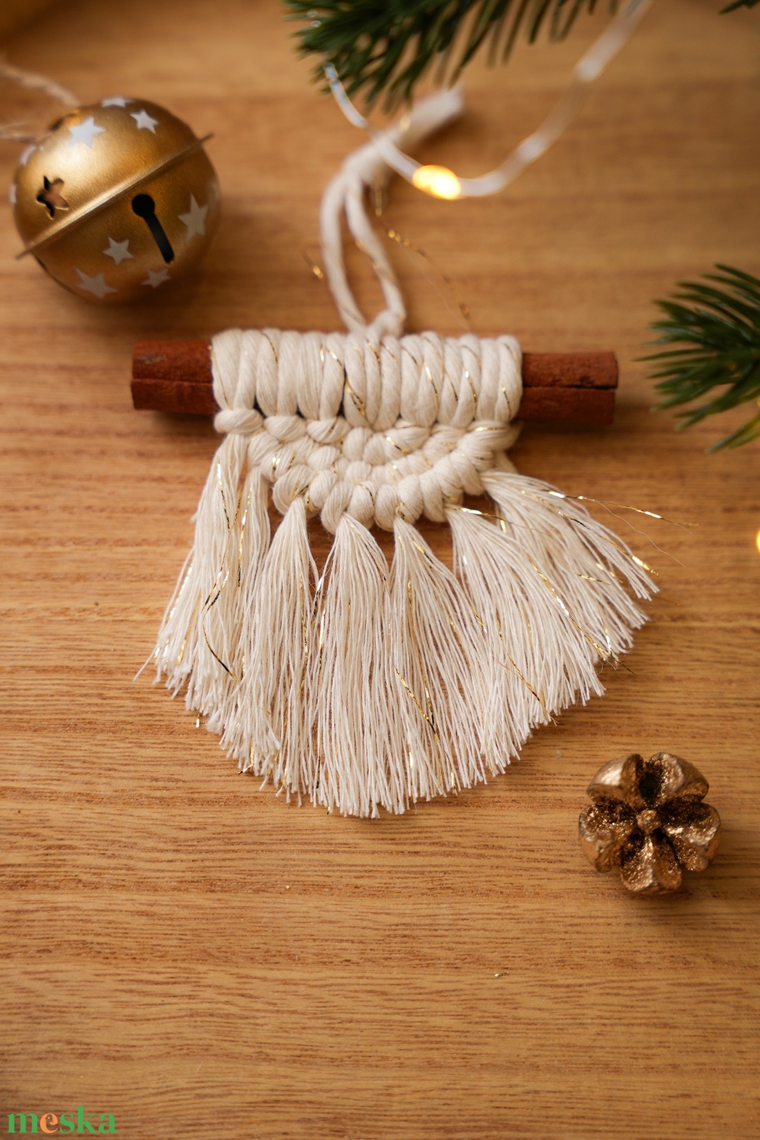 Fahéj alapra/rúdra készített makramé karácsonyfadísz - karácsony - karácsonyi lakásdekoráció - karácsonyfadíszek - Meska.hu