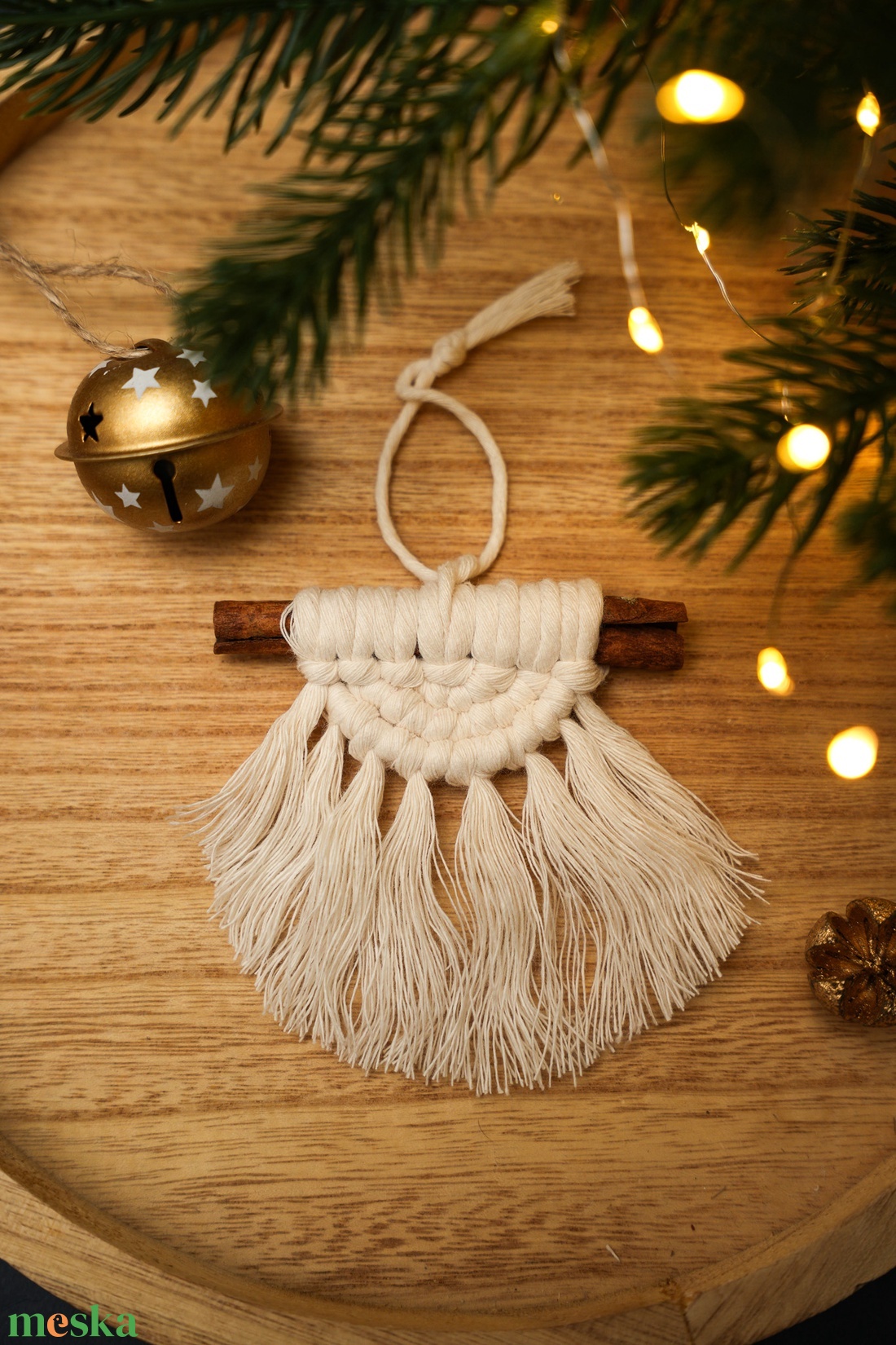 Fahéj alapra/rúdra készített makramé karácsonyfadísz - karácsony - karácsonyi lakásdekoráció - karácsonyfadíszek - Meska.hu