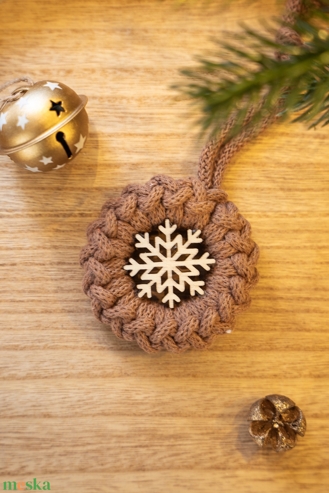 Horgolt karácsonyfadísz kereszt/csavart mintával fa hópehellyel - karácsony - karácsonyi lakásdekoráció - karácsonyfadíszek - Meska.hu