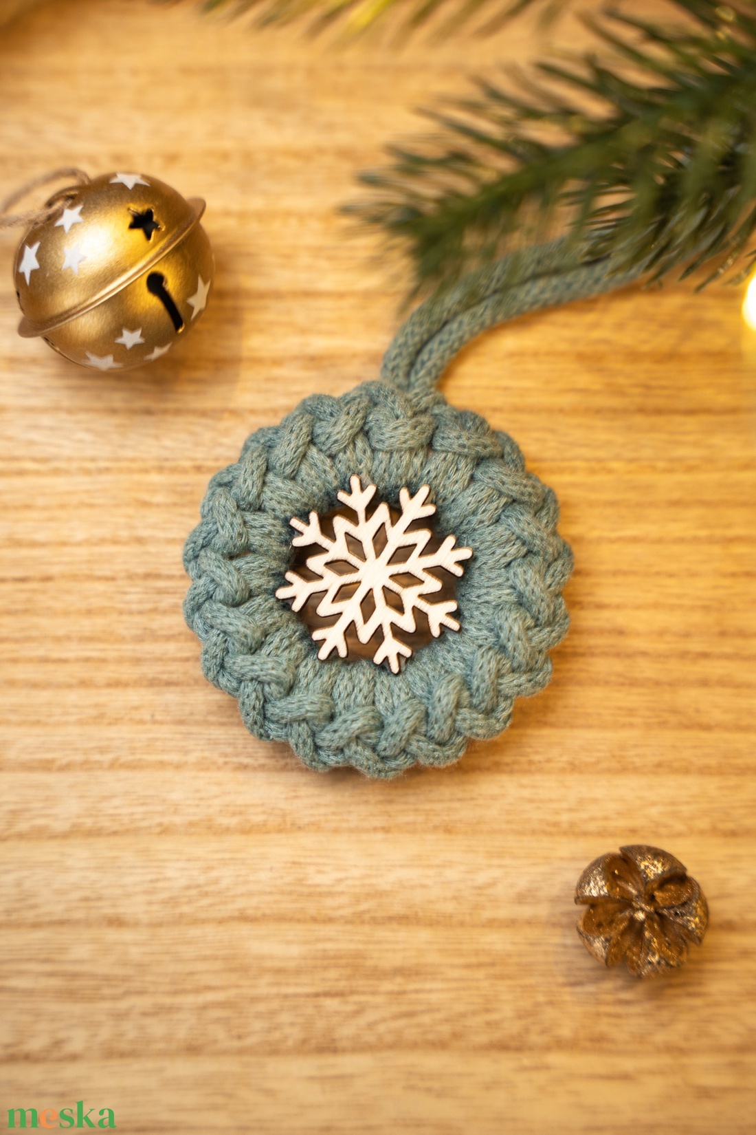 Horgolt karácsonyfadísz kereszt/csavart mintával fa hópehellyel - karácsony - karácsonyi lakásdekoráció - karácsonyfadíszek - Meska.hu