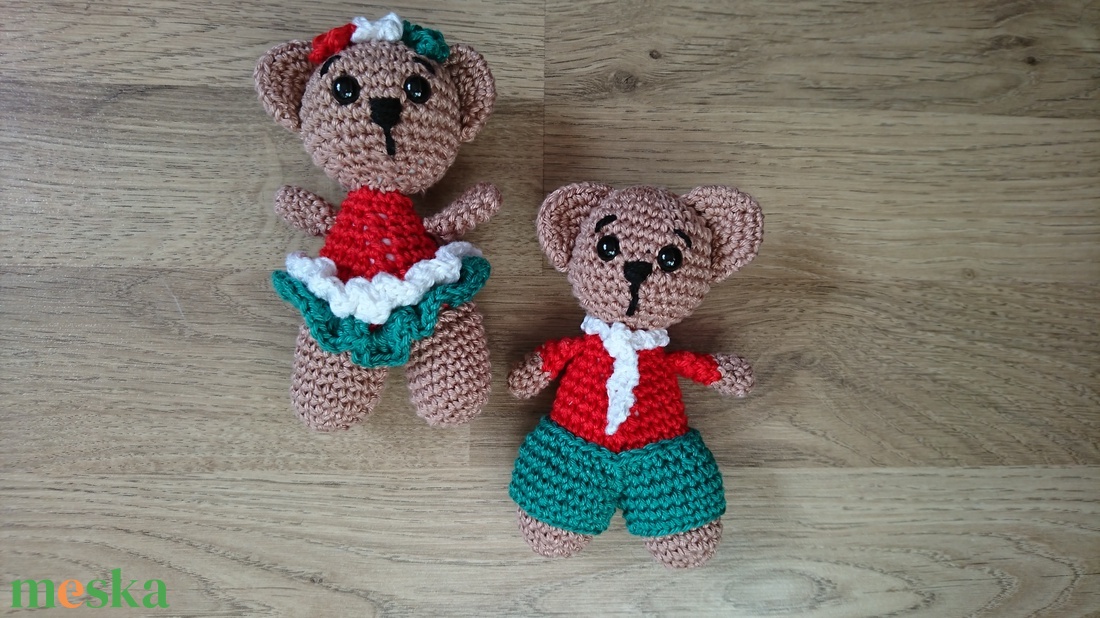 Nemzeti színű ruhás kismacik - játék & sport - plüssállat & játékfigura - maci - Meska.hu