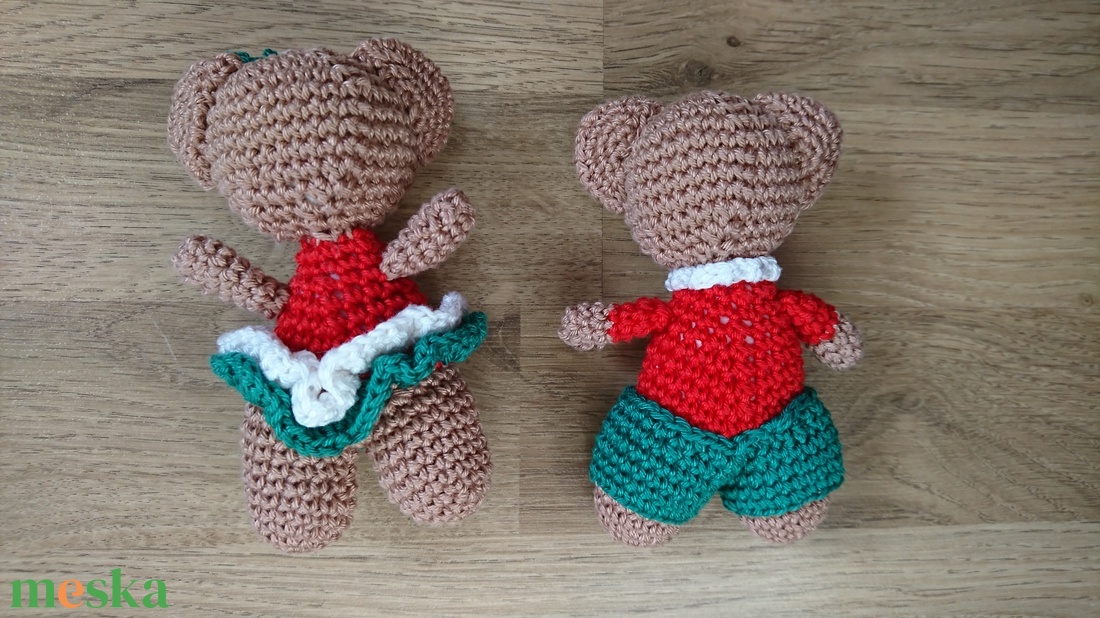 Nemzeti színű ruhás kismacik - játék & sport - plüssállat & játékfigura - maci - Meska.hu