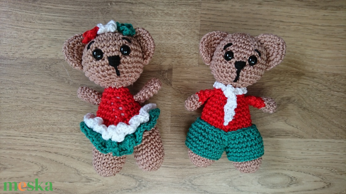 Nemzeti színű ruhás kismacik - játék & sport - plüssállat & játékfigura - maci - Meska.hu